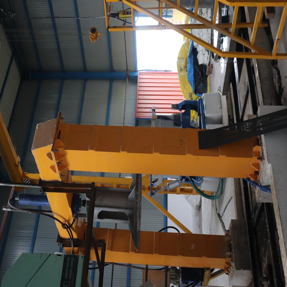 Hydraulic Fiber Baling Machine - Color: Green