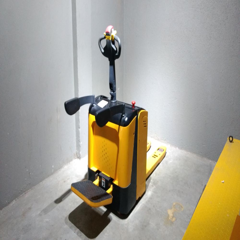 Electric Pallet Truck (Bopt) - Feature: Easy Steering Handle