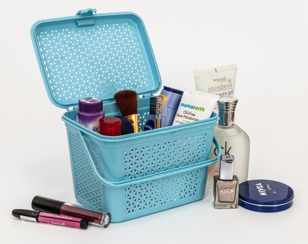 Plastic Storage Basket With Lid - Color: Pink