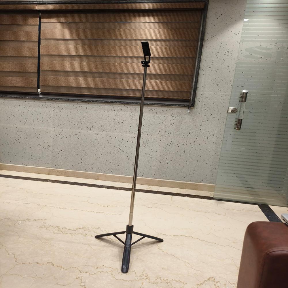 Q05 Selfie Stick With Tripod Stand - Body Material: Abs+ Stainless Steel