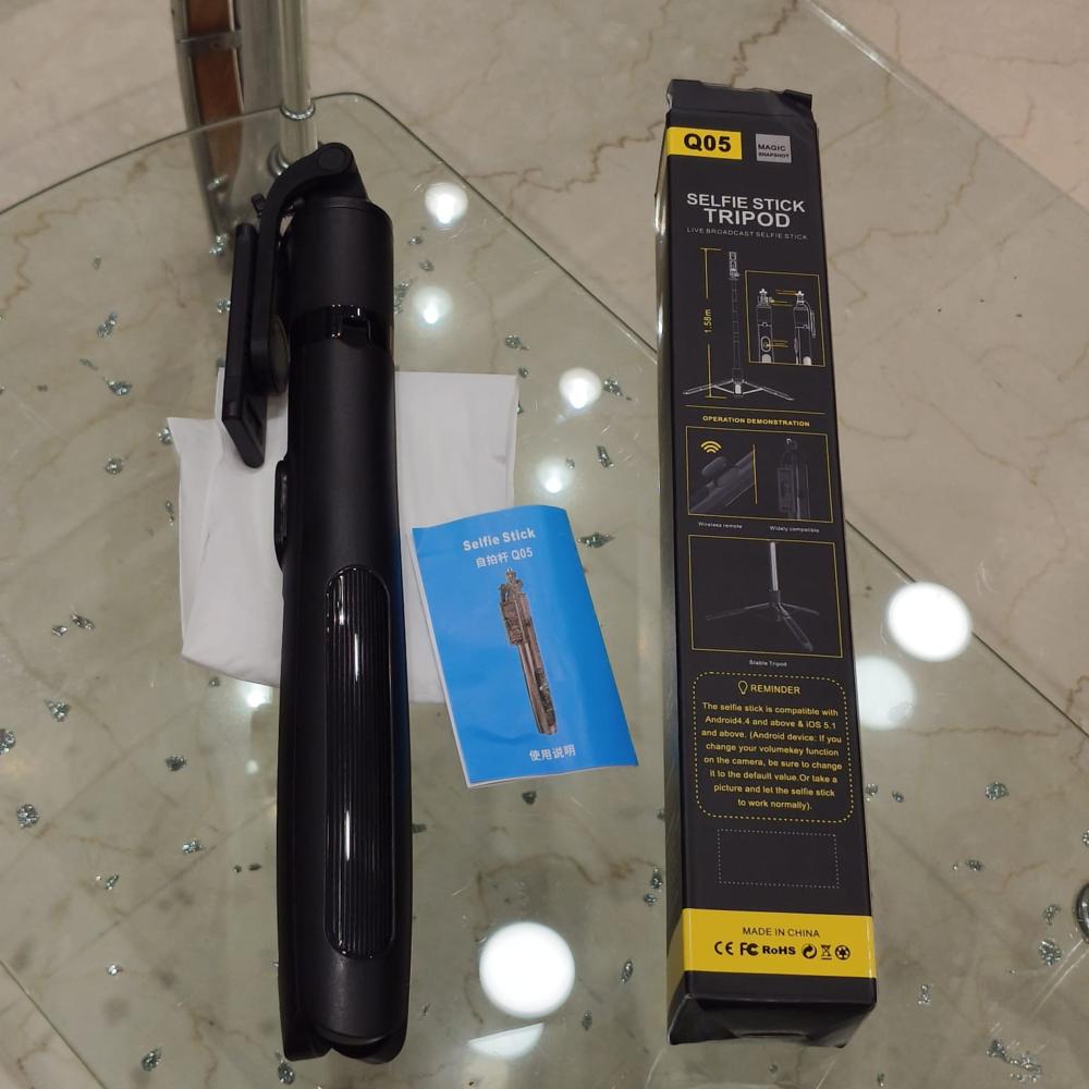Q05 Selfie Stick With Tripod Stand - Body Material: Abs+ Stainless Steel