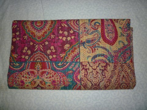 रंगीन थ्रो