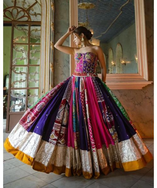 Stunnimg designer embroidery choli