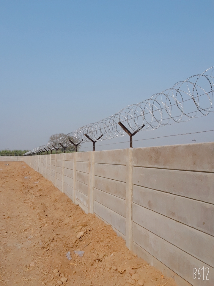 Gi Razor Concertina Wire - Color: Silver