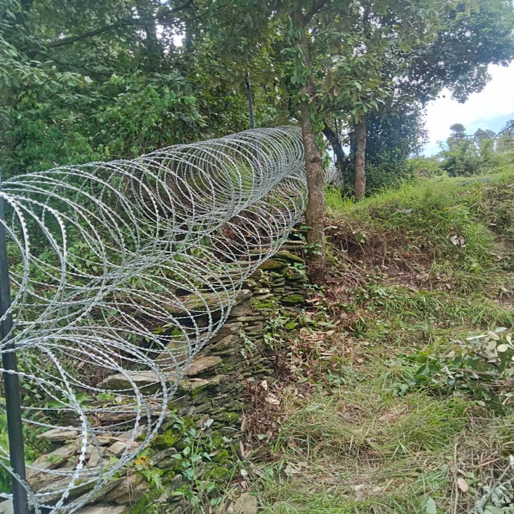 Concertina Wire Coil - Color: Silver