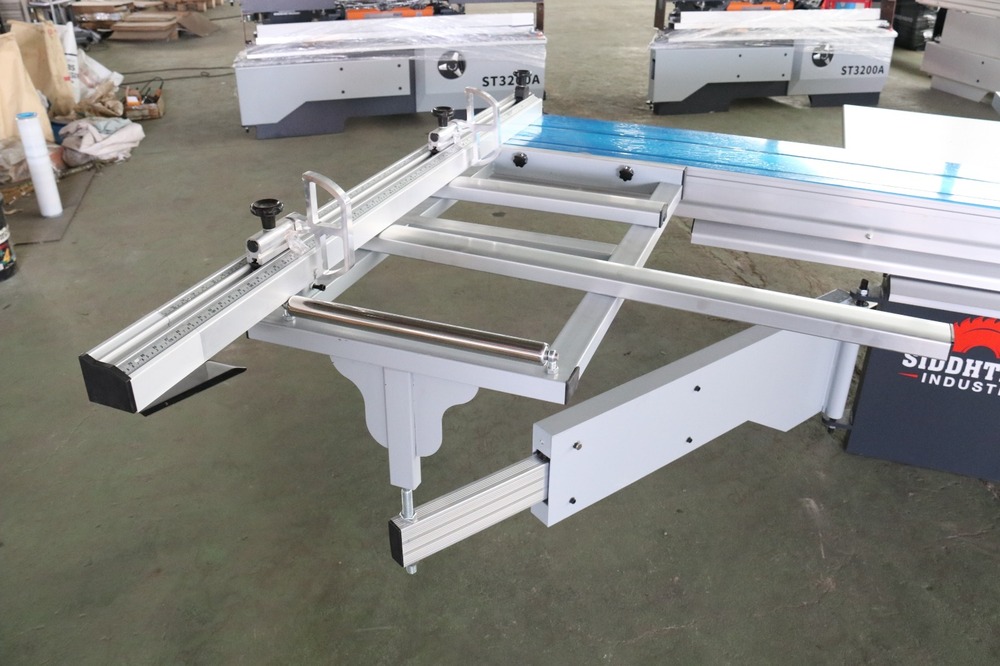 Plywood Cutting Machine