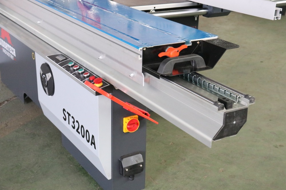 Plywood Cutting Machine