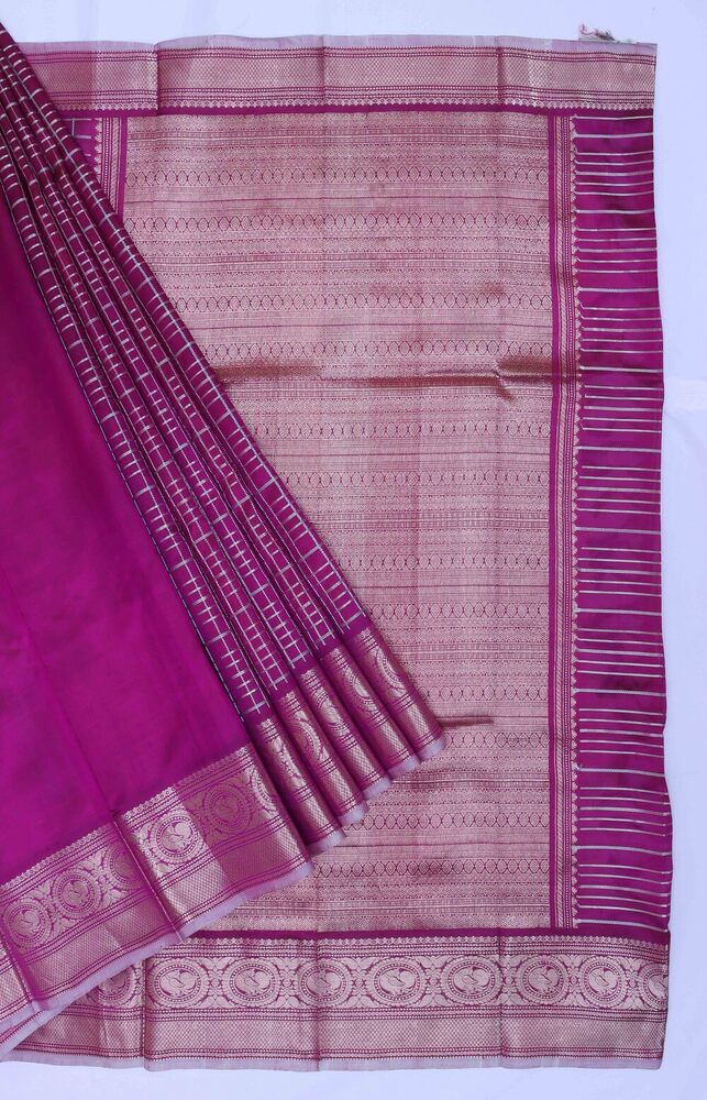 ग्रीन लीफ चेक्स पट्टू साड़ी