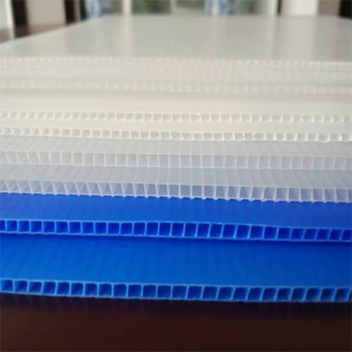 Pp Corrugated Sheet - Color: White And Blue