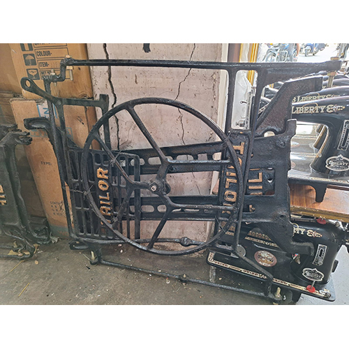 Sv Sewing Machine Stand - Color: Black