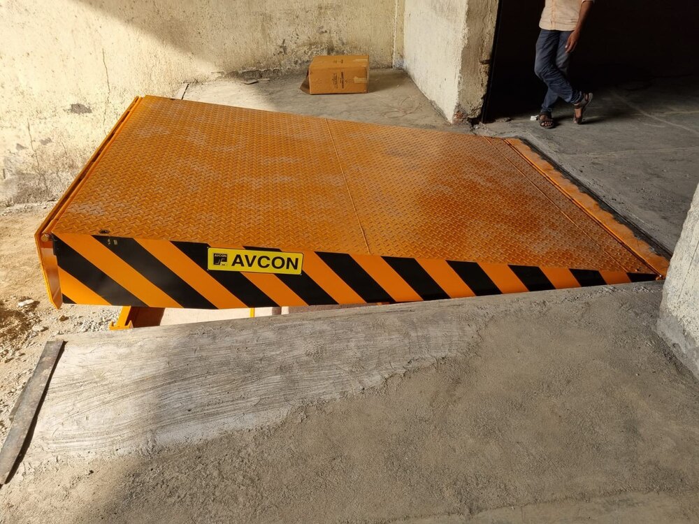 Hydraulic Dock Leveler - Steel, 5000 kg Capacity, Variable Dimensions | 150 mm Lip Height, 10-15° Ramp Angle, ASME Compliant, Ideal for Loading/Unloading Trucks