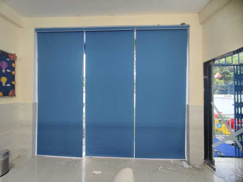Roller Blind With Palmate - 118 Inches Wide, Multicolor Horizontal Pattern | Easy Assembly, Adjustable Light Control, Eco-friendly, Heat-insulation