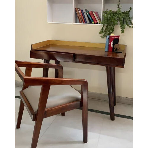 Brown Restaurant Table And Chairs