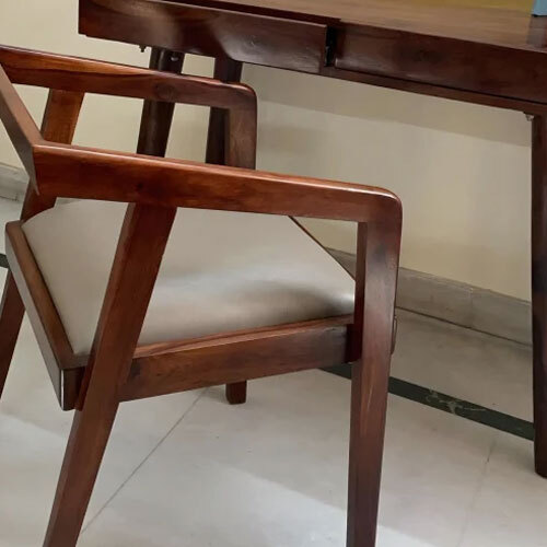 Brown Restaurant Table And Chairs