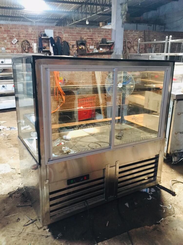 Sweet Display Counter - Silver, 60x27x52 Inch, -20 To 8â°c, Automatic Defrost Operation, 90 Kg Weight, 1 Year Warranty