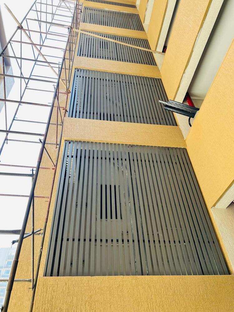 Building baffle louvers
