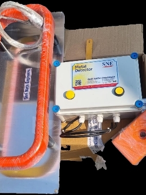 Stone crusher metal detector