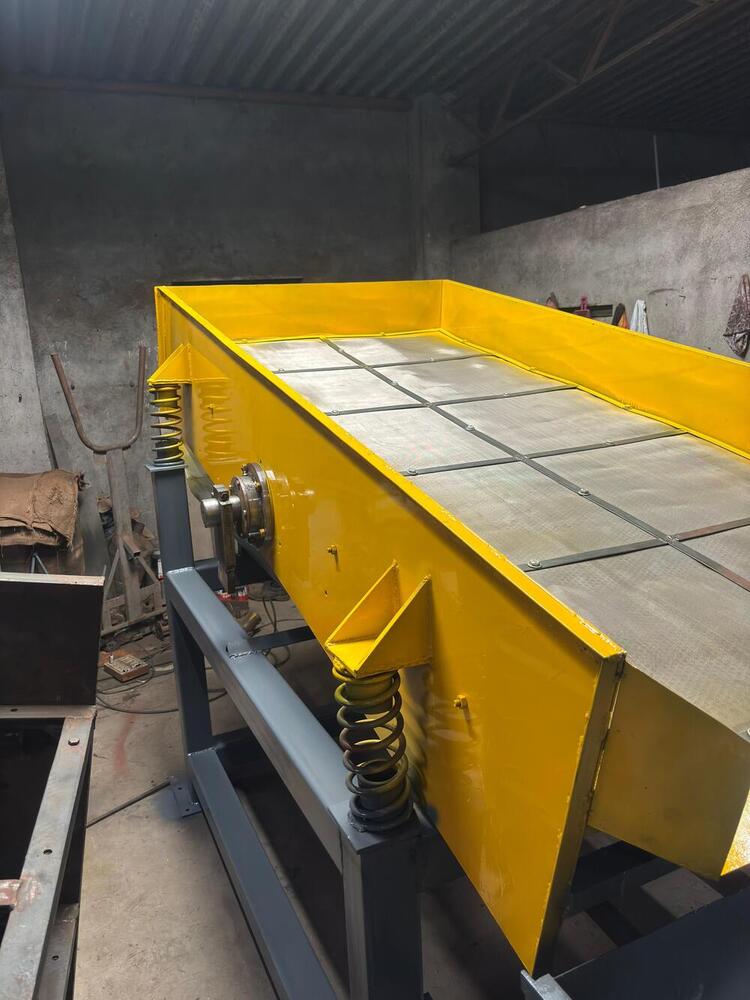 Vibrating Screener By Amita Industries