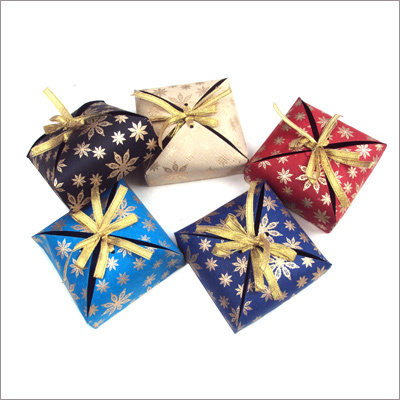 हाथ से बने पेपर गिफ्ट बक्स