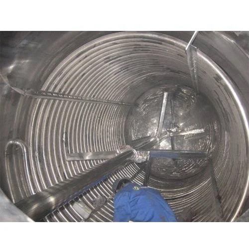Reaction Vessels With Inner Coil