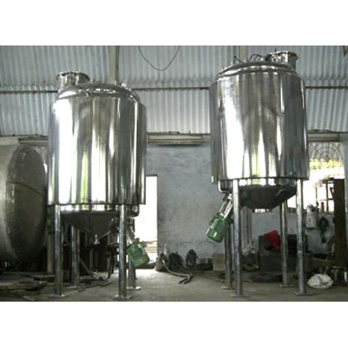 Reactor with Bottom Entry Agitator