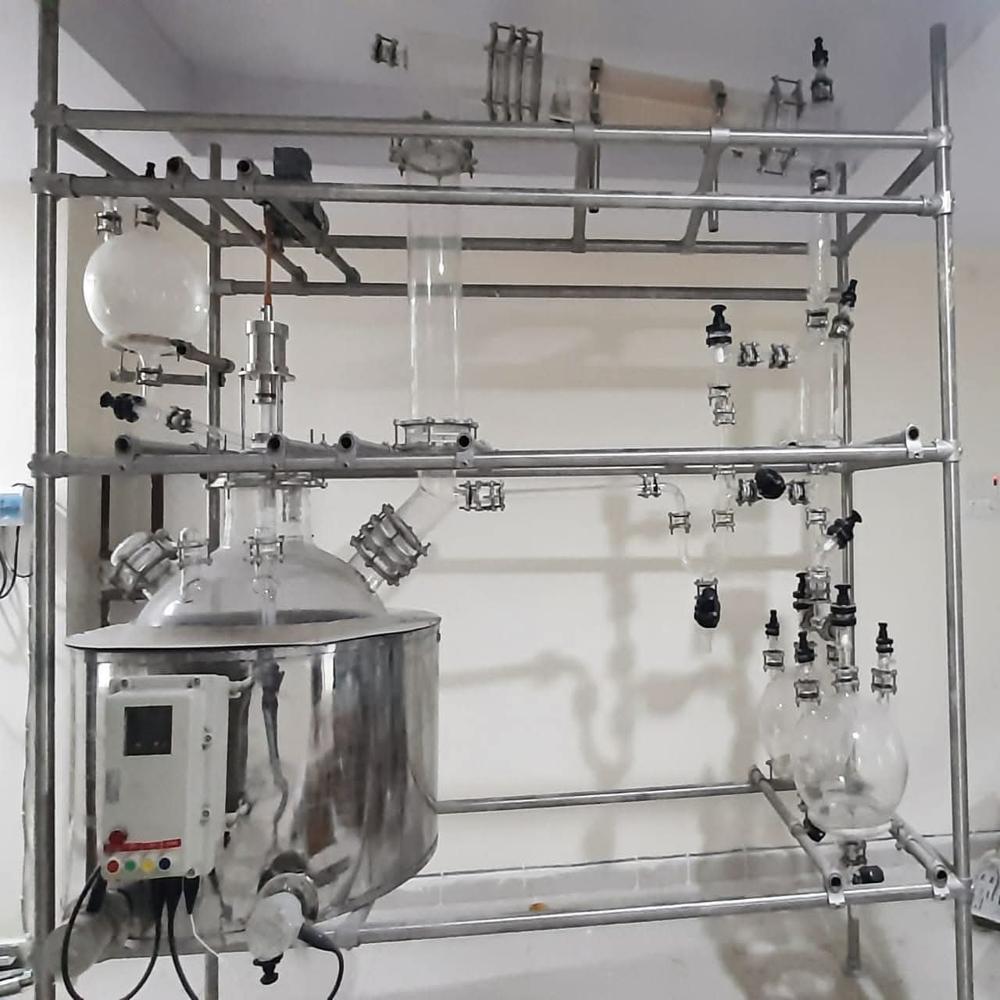 GLASS REACTION CUM FRACTIONAL DISTILLATION ASSEMBLY 