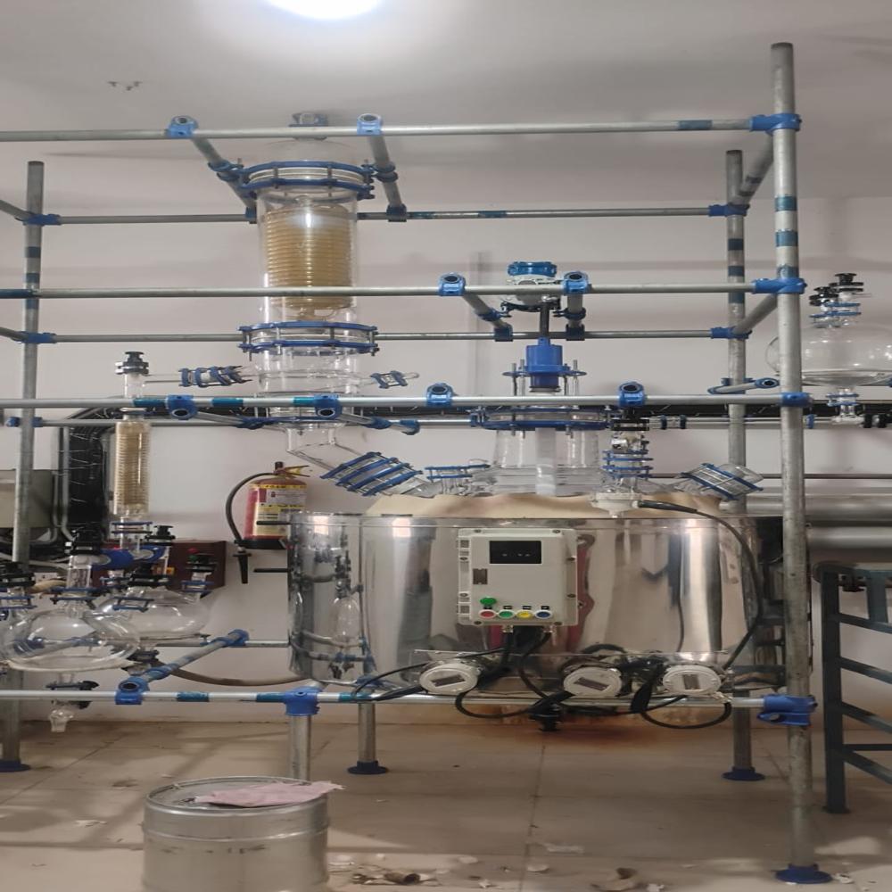 GLASS REACTION CUM FRACTIONAL DISTILLATION ASSEMBLY 