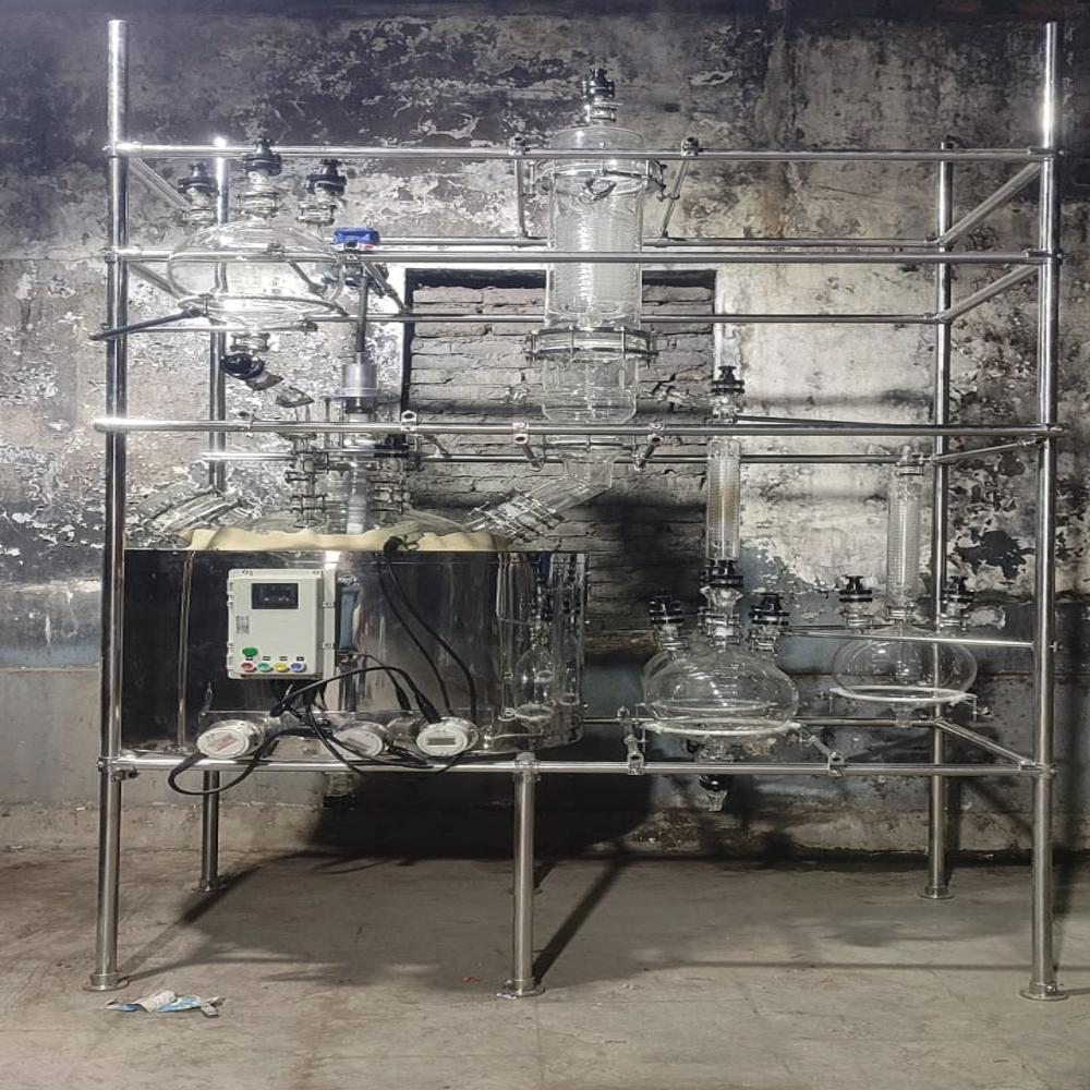GLASS REACTION CUM FRACTIONAL DISTILLATION ASSEMBLY 