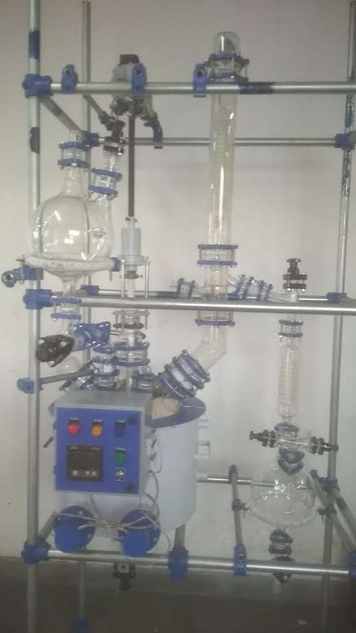 GLASS REACTION CUM FRACTIONAL DISTILLATION ASSEMBLY 