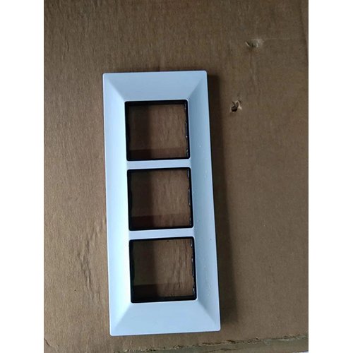 सफेद मॉड्यूलर प्लेट काली रेखा