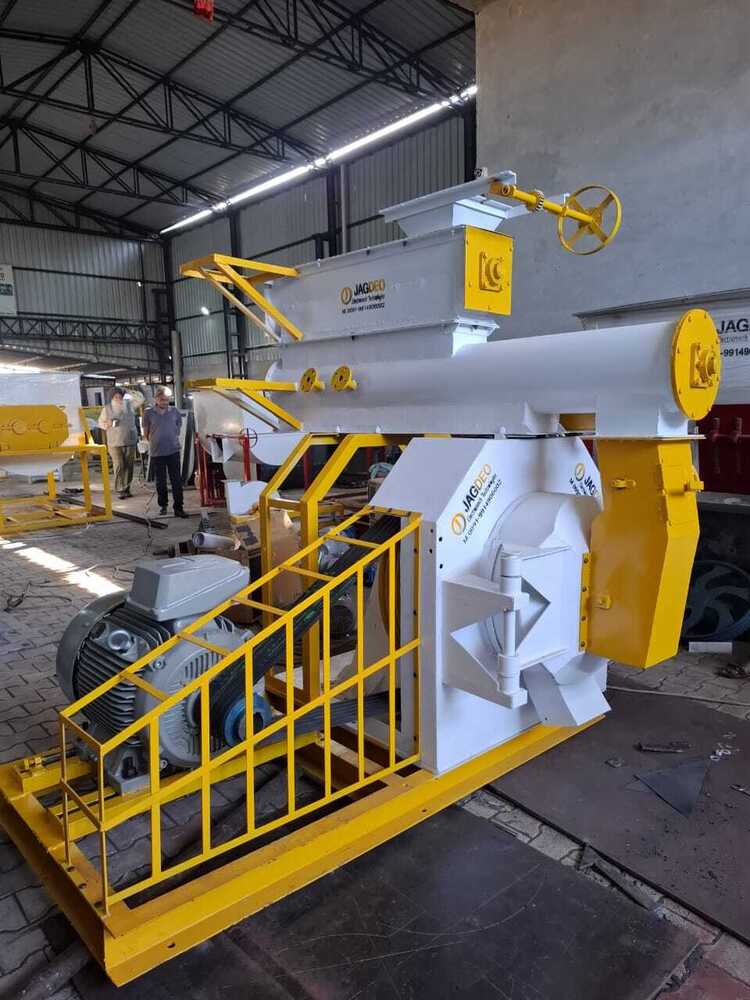 Ring Die Cattle Feed Pellet Making Machine - Color: White And Yellow