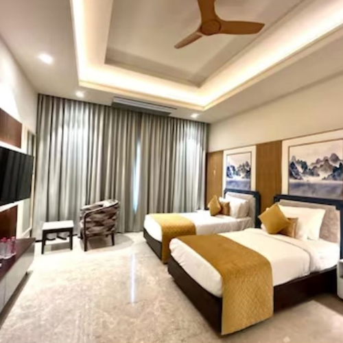 Hotel Bedroom Setup - Feature: Eco-Friendly