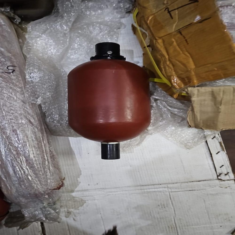 Bladder Type Accumulator - High-tensile Steel, 5 Litre Size, White Color | Manual Power Source, 1-year Warranty, Reliable Industrial Use