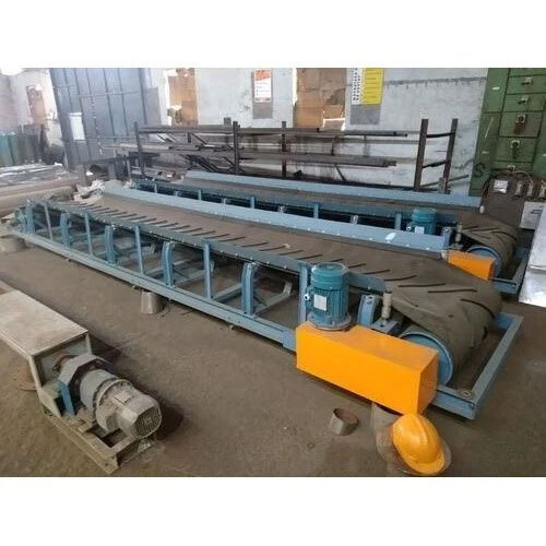 Trough Belt Conveyor - Color: Black And Blue