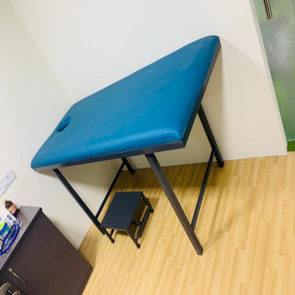Physiotherapy table