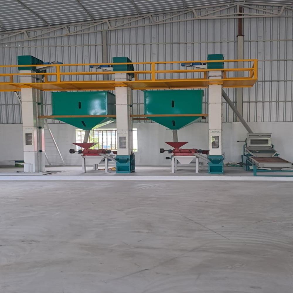 Mini Rice Mill Machine - Mild Steel, Standard Size, 1000 Kg Capacity | Fully Automatic Operation, High-performance Rice Processing