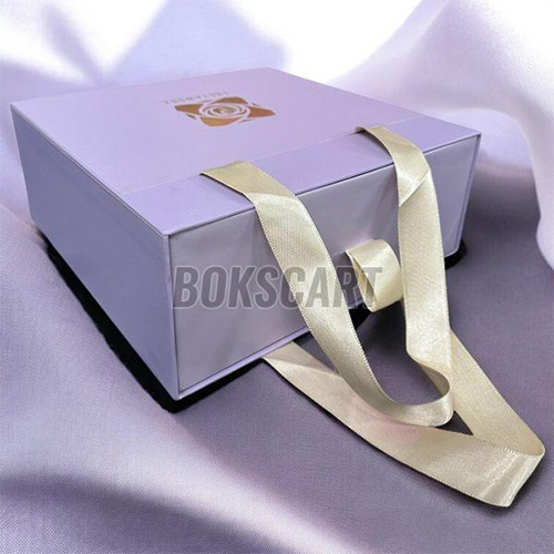 Satin Insert Rigid Box with Ribbon Handle Collapsible Gift Box Packaging