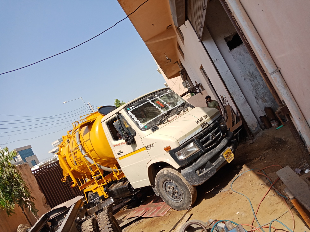 Yellow Portable Sewer Super Suction Cum Jetting Machine