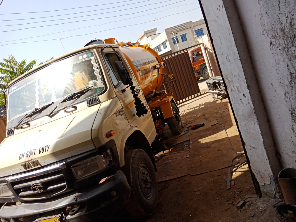 Yellow Portable Sewer Super Suction Cum Jetting Machine