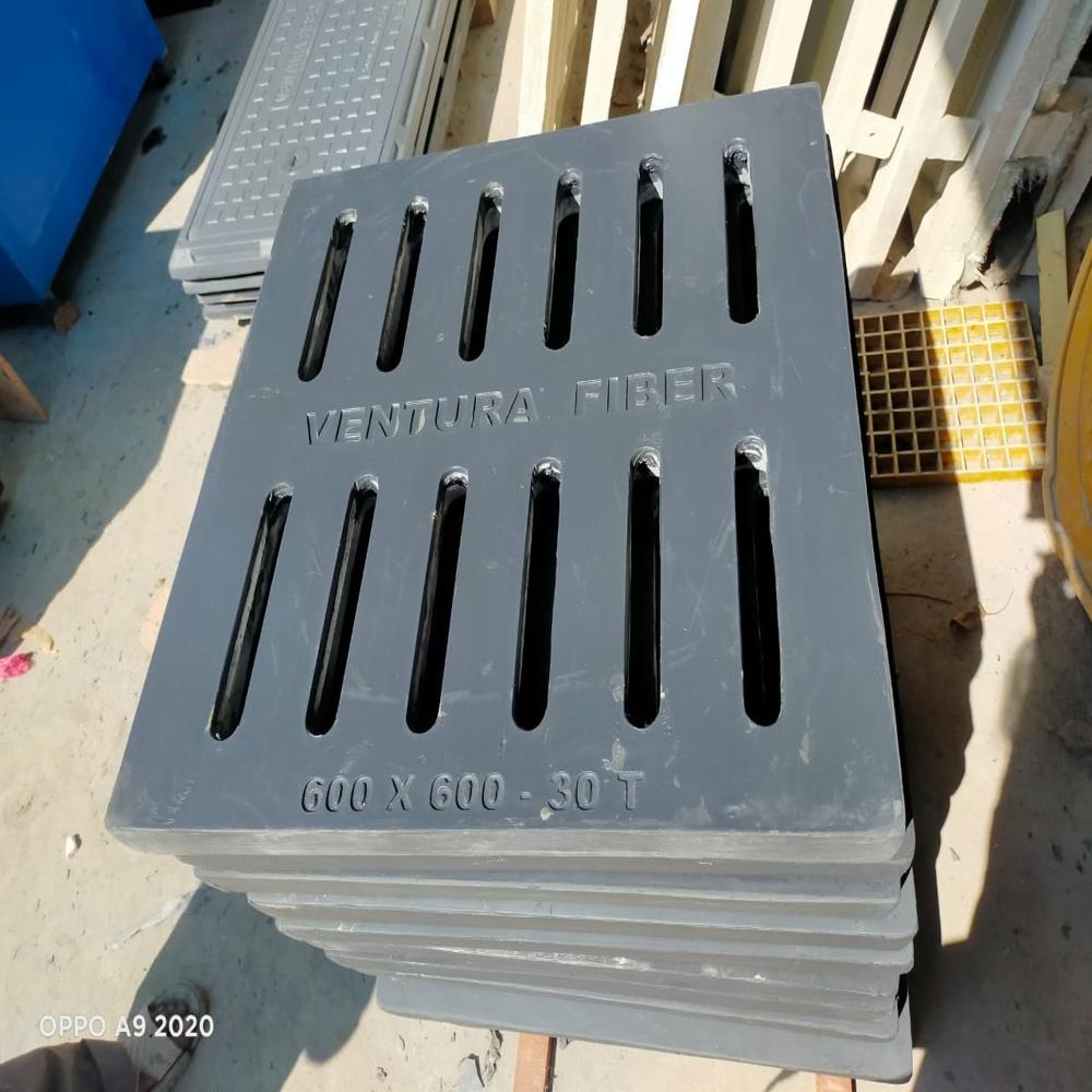 Frp Water Gully Cover - Frp Material, 5mm Base Dimension, 30kg Weight, 5 Tonne Load Capacity | Galvanized Coating, Drainage Application