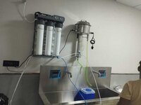 Distilled water plant for laboratories