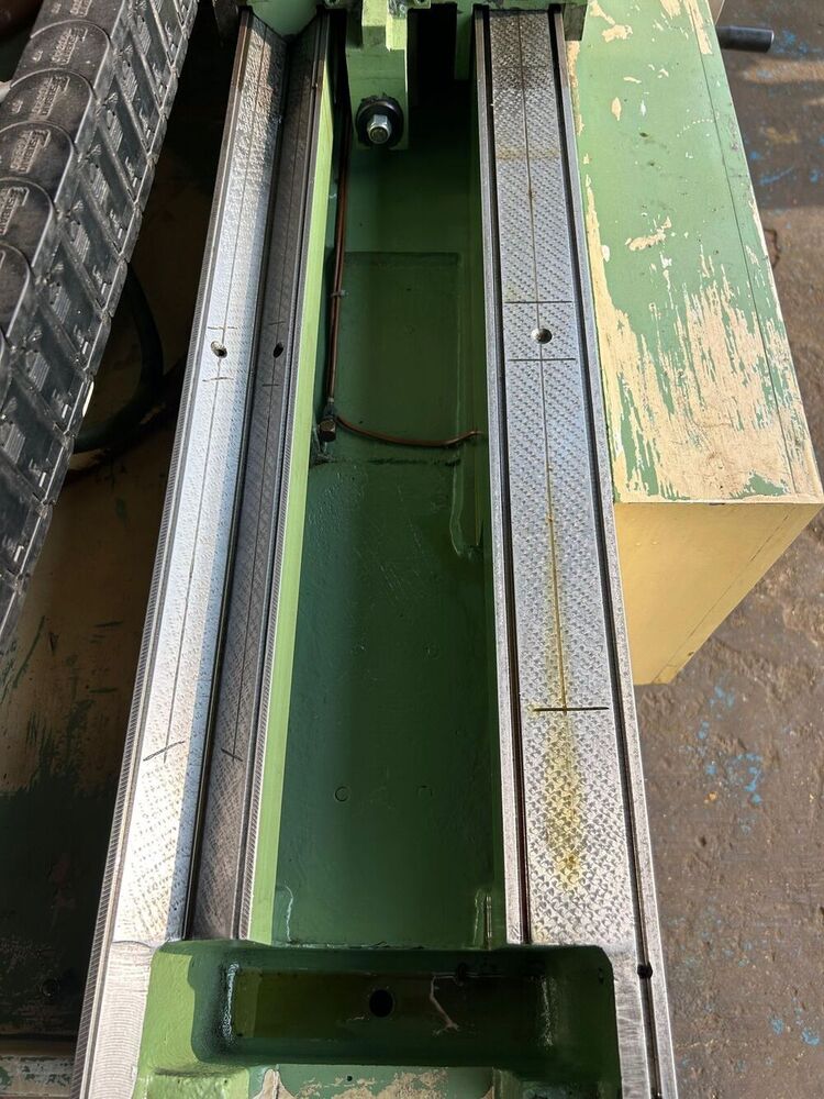 Universal Cylindrical Grinder Machine