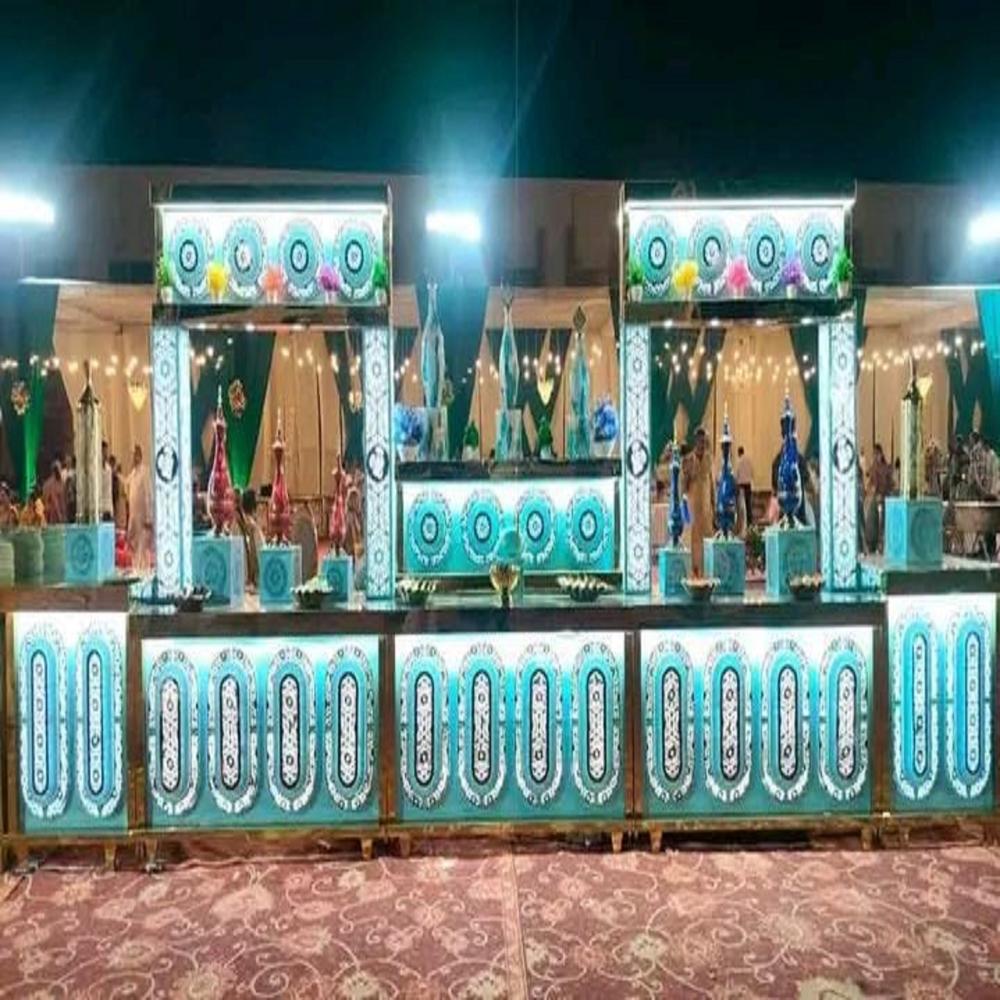 Glowing pillar buffet table