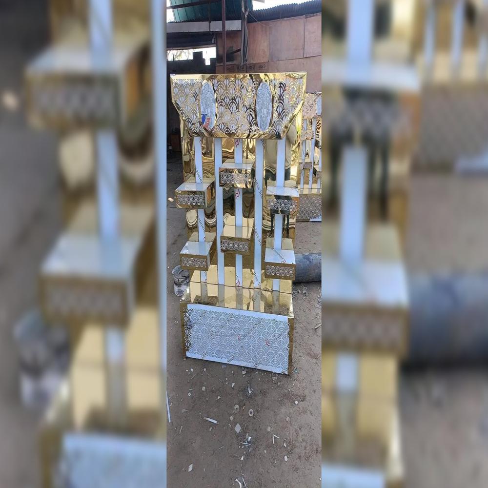 Mirror And Gold Buffet Table - Material: Stainless Steel