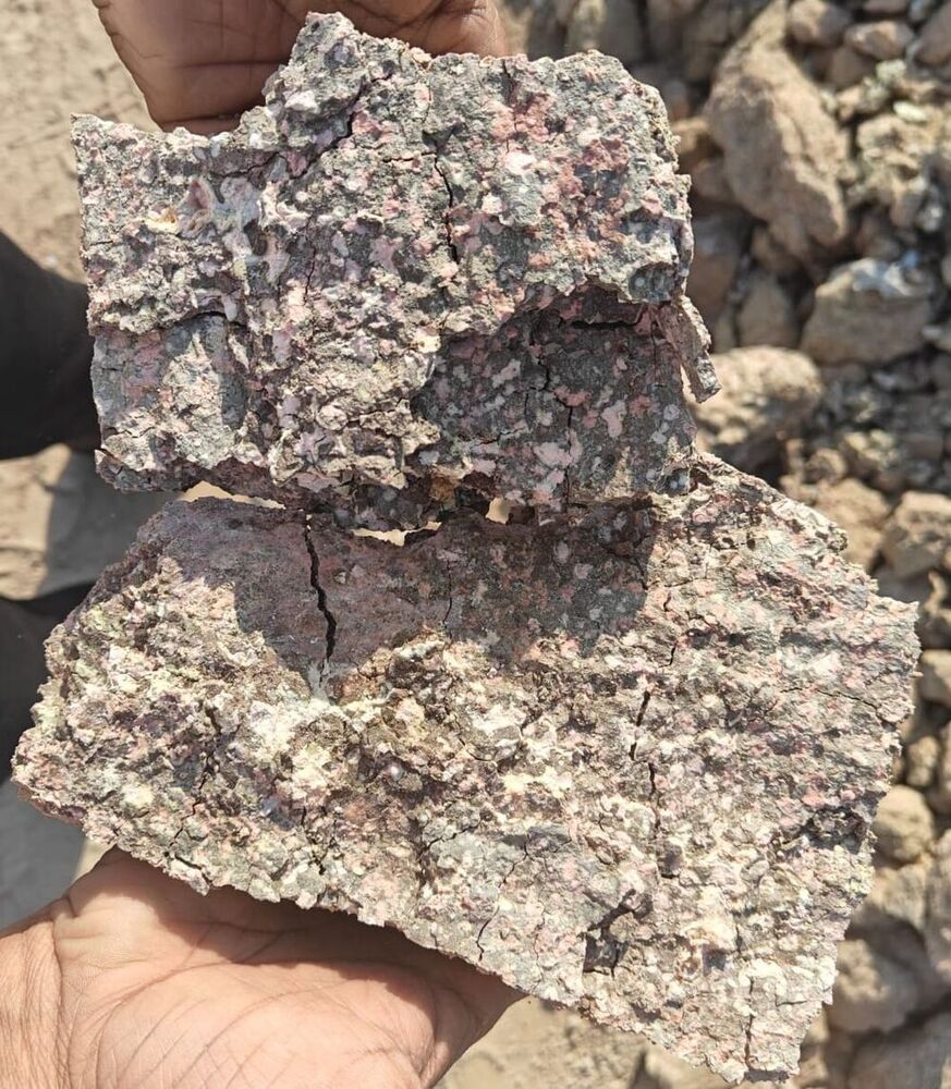 Calcium Bentonite Ore