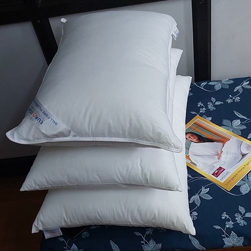 Ball Fiber Pillow - Color: White