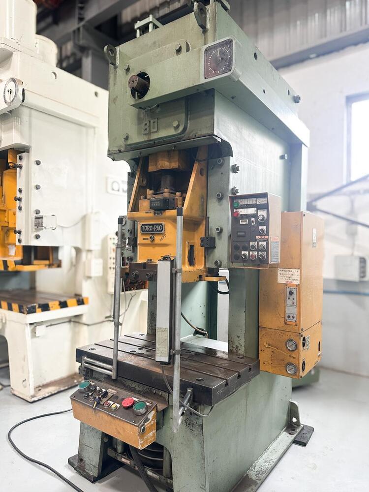 1695 AMADA  C FRAME SINGLE CRANK PRESS