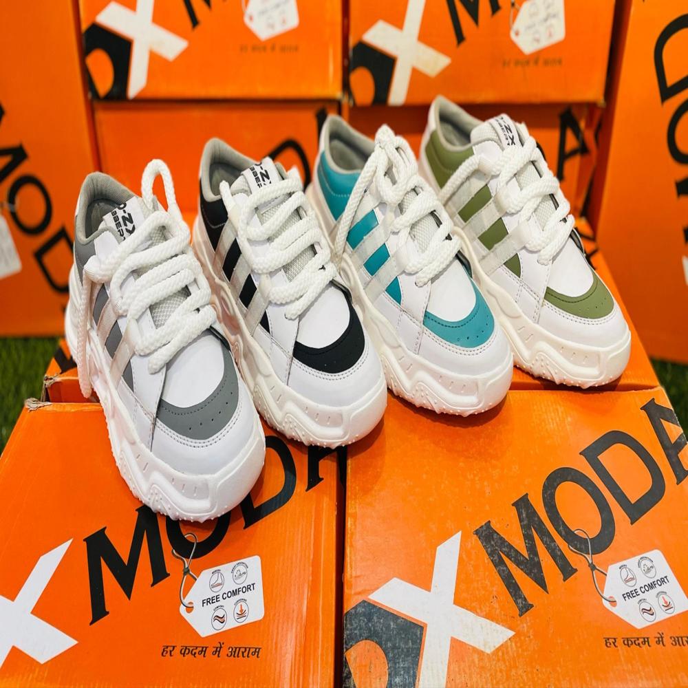 SPORTS SHOES 