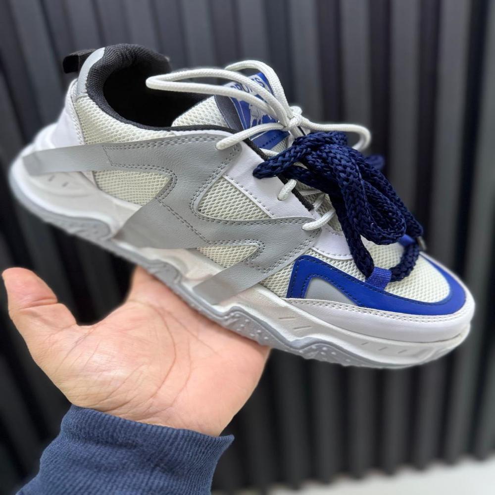 SPORTS SHOES 