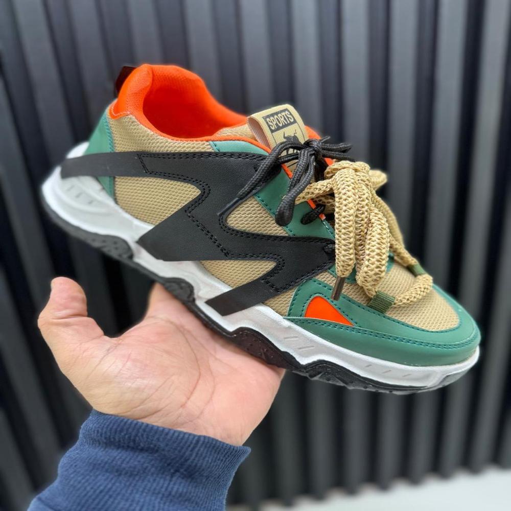 SPORTS SHOES 